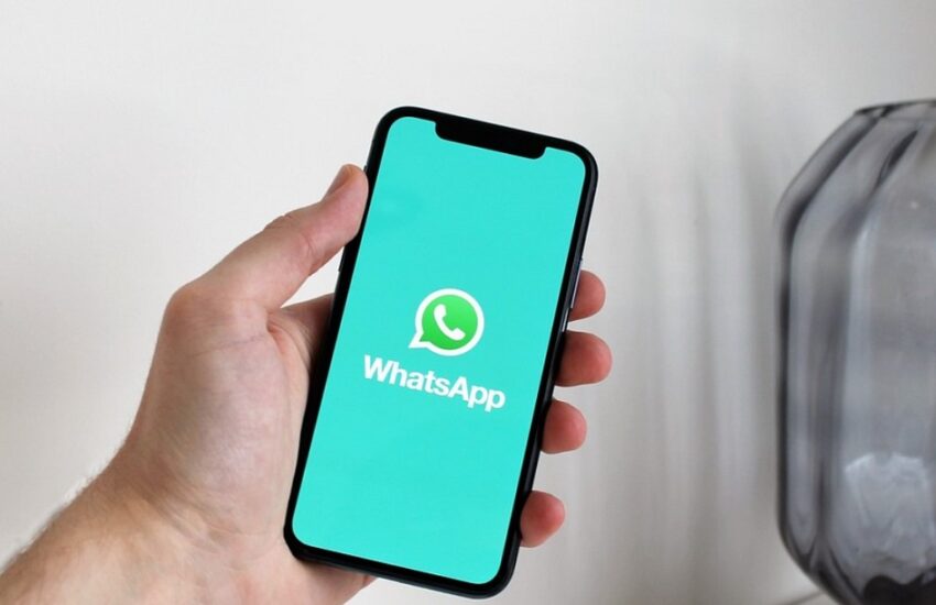 What are some of the prominent Whatsapp features?