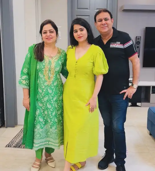 nishi-athwani-with-parents